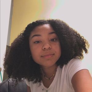 Meet your Posher, Naava